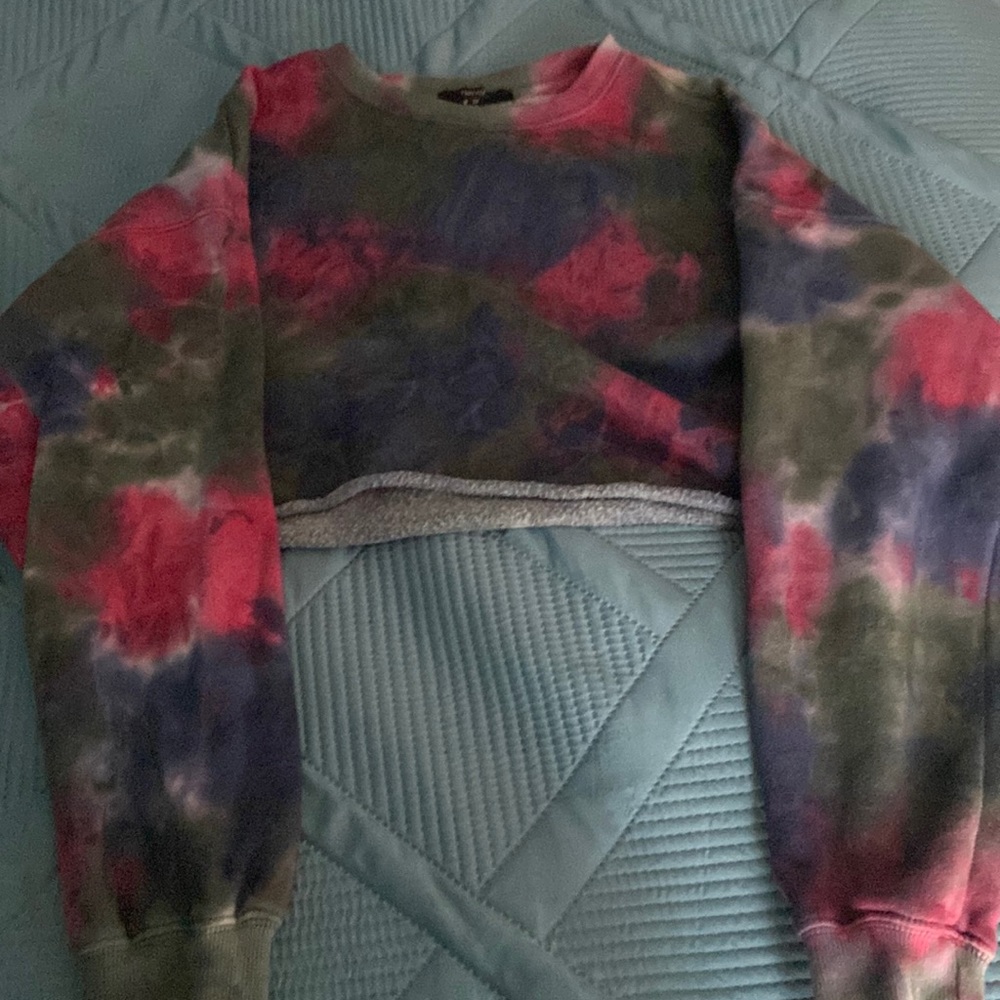 Long Sleeve Tye-Dye Crop Top